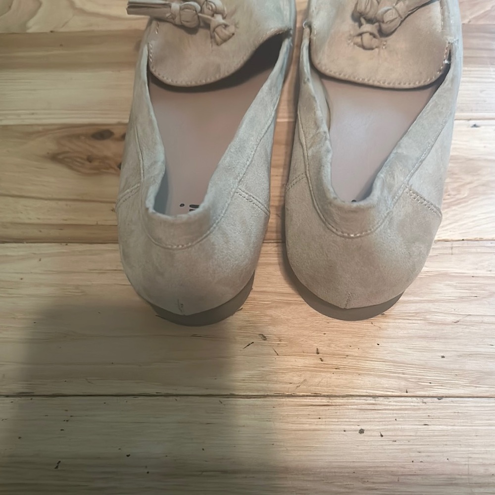 FIONI Clothing Tan Flats with Tassels - Picture 4 of 5